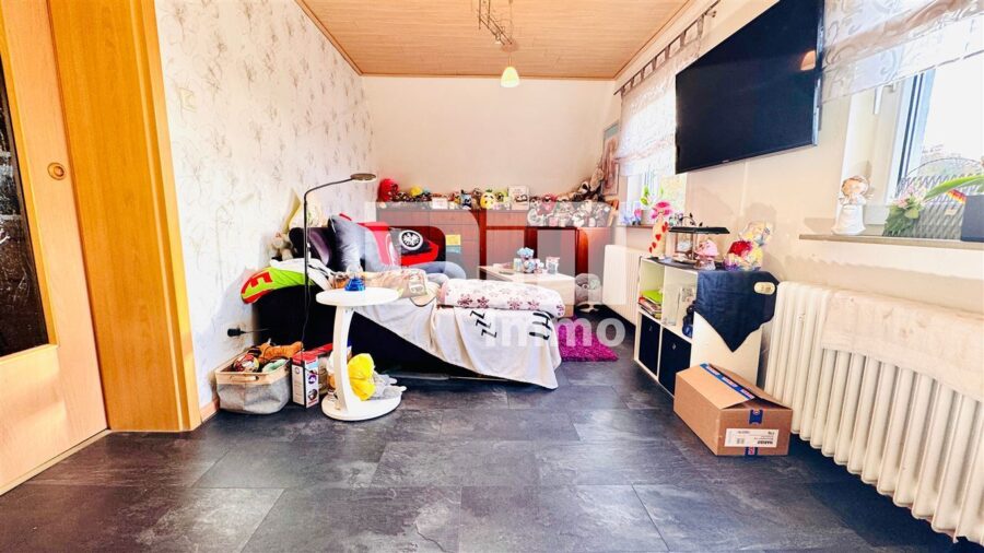 (Reserviert)!!!Umfassend saniertes Ein-/Zweifamilienhaus + Carport, PV-Anlage, Speicher, Wallbox - OG / DG Wohn- / Esszimmer